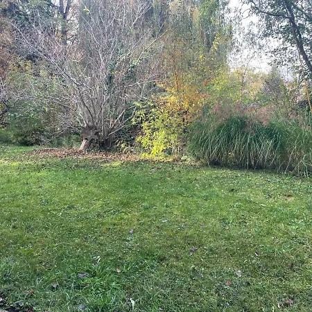 Ruhiges Im Gruenen Apartament